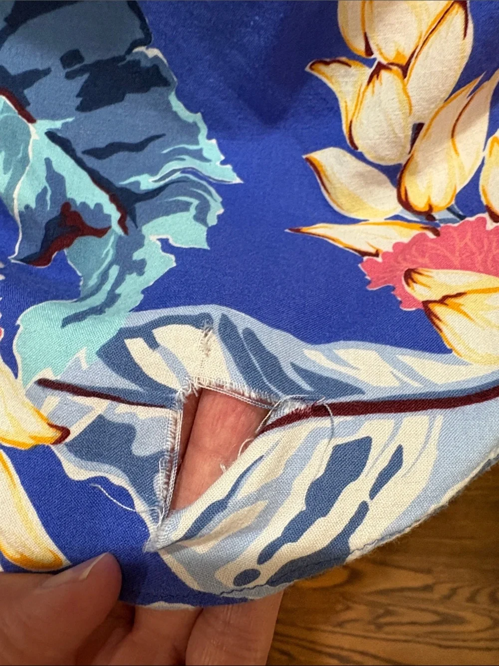 Hilo Hattie sz L made in Hawaii  blue floral short sleeve dress with wrap skirt